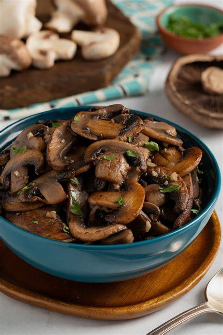 Can sauteed mushrooms be reheated?