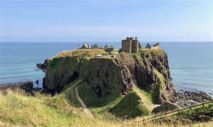 Can you visit dunnottar castle?