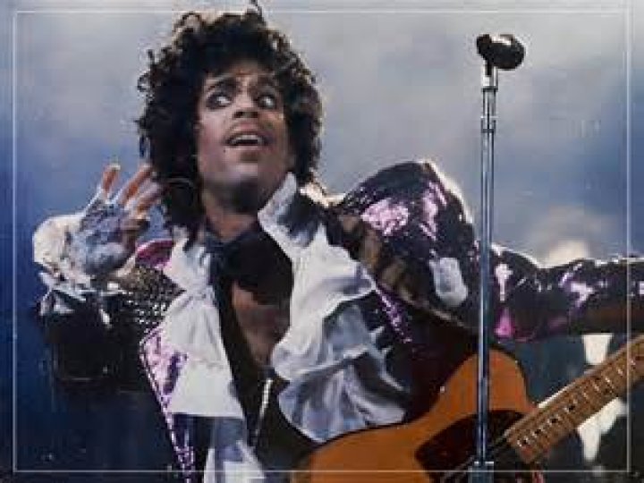 Did prince play keyboards on stand back?