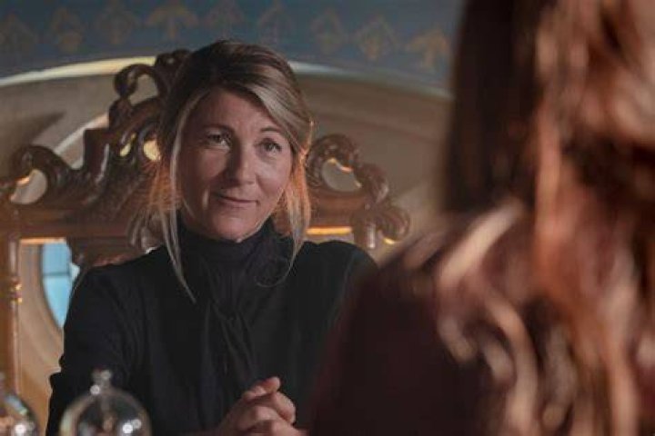 Does farah dowling come back to life?