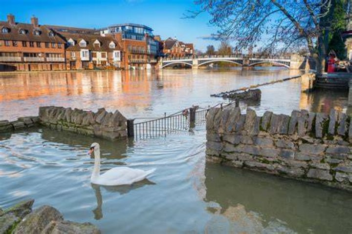 Does the river taw flood?