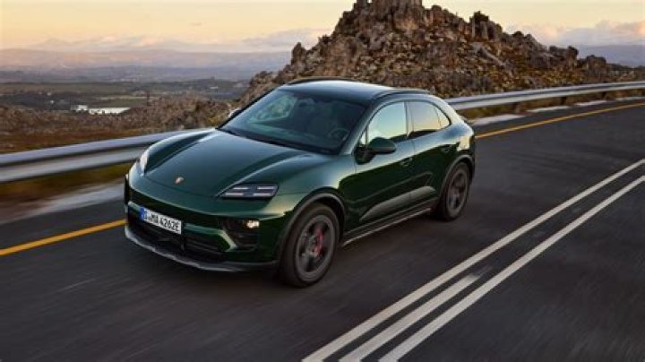 Is macan all wheel drive?