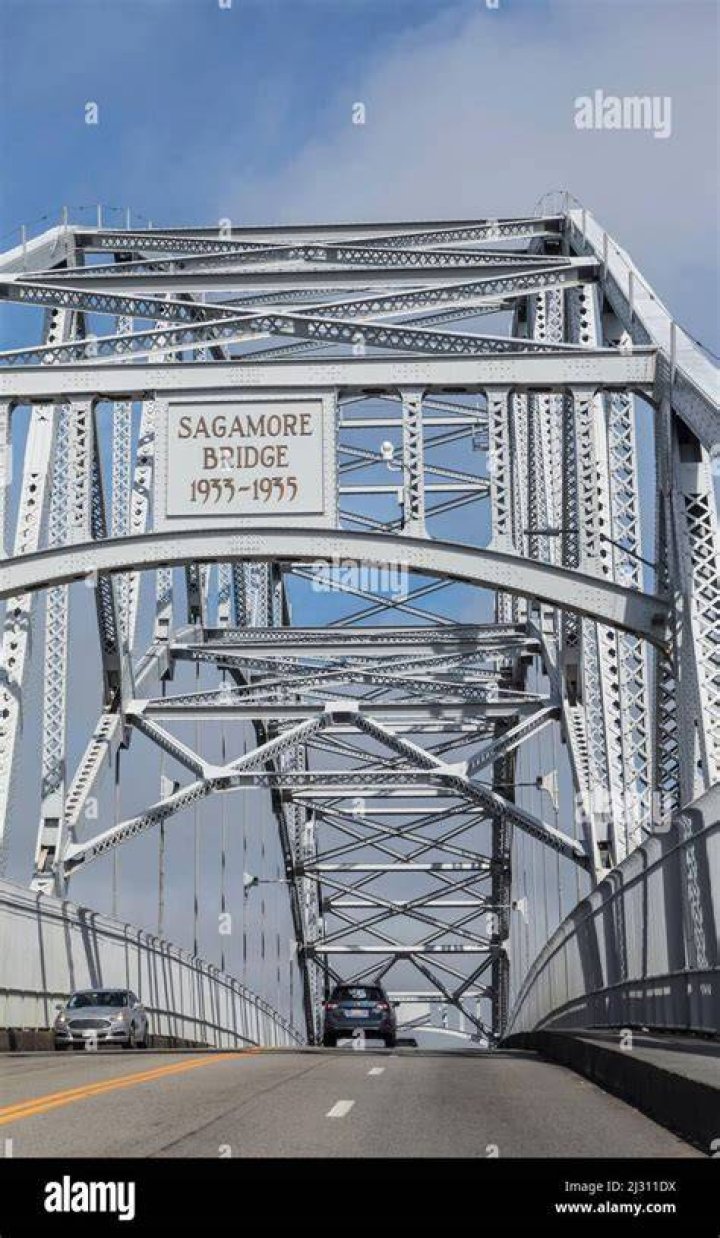 When was the sagamore bridge built?