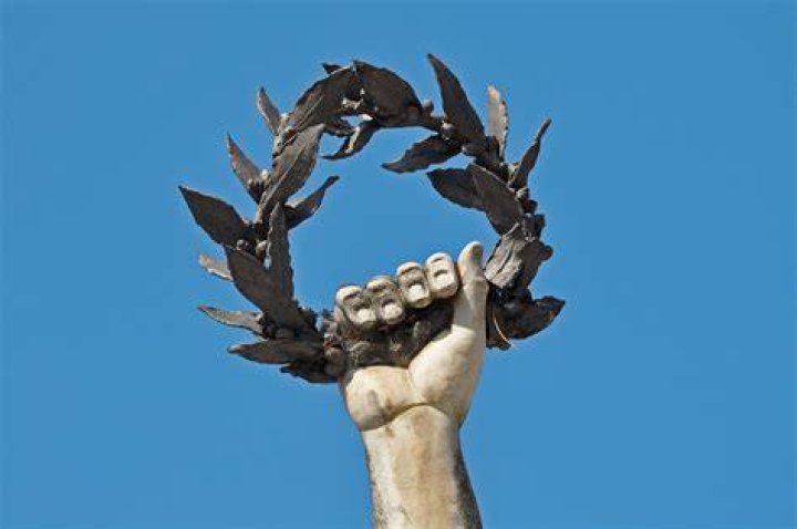 Where did wreaths come from?